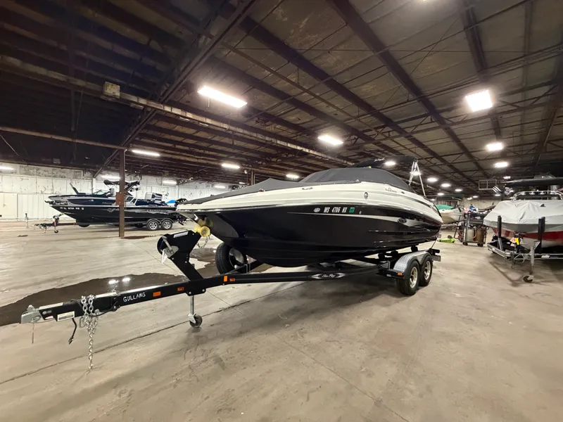 The Image of Sea Ray 220 SD 2012 - undefined