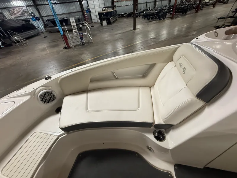 Slide: The Image of Sea Ray 220 SD 2012 - 67