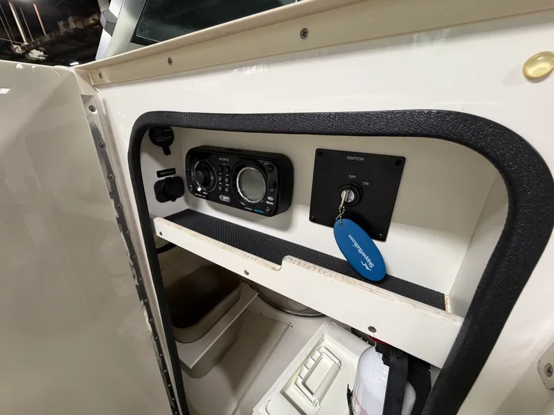 Slide: The Image of Sea Ray 220 SD 2012 - 36