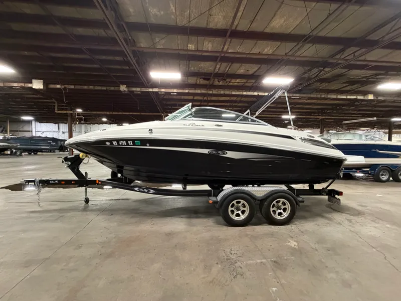 Slide: The Image of Sea Ray 220 SD 2012 - 52