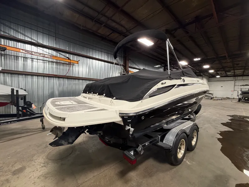 Slide: The Image of Sea Ray 220 SD 2012 - 4
