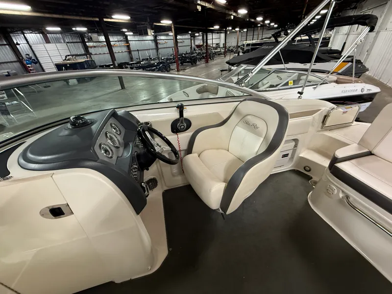 Slide: The Image of Sea Ray 220 SD 2012 - 68