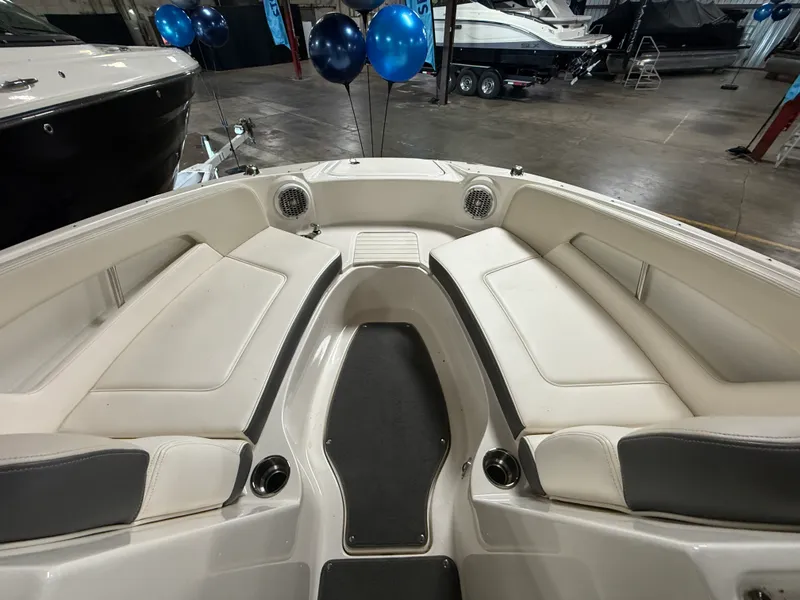 Slide: The Image of Sea Ray 220 SD 2012 - 63