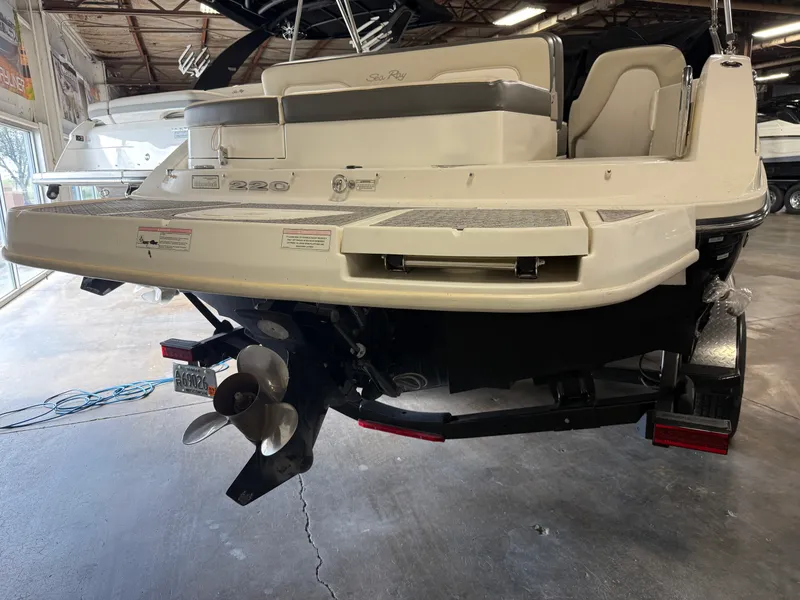 Slide: The Image of Sea Ray 220 SD 2012 - 60