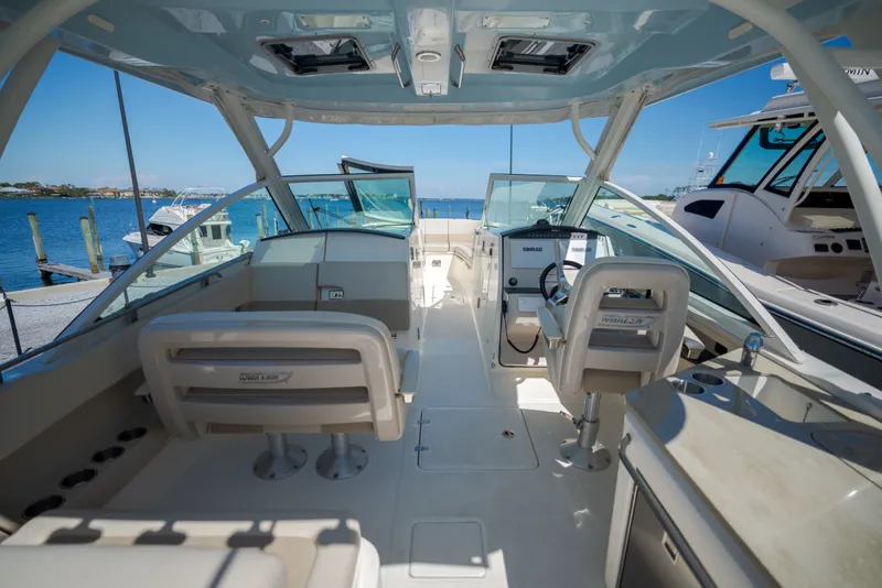 Slide: The Image of Boston Whaler VANTAGE 320 2025 - 8