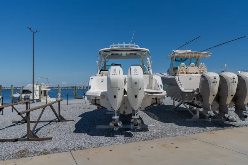 Slide: The Image of Boston Whaler VANTAGE 320 2025 - 4