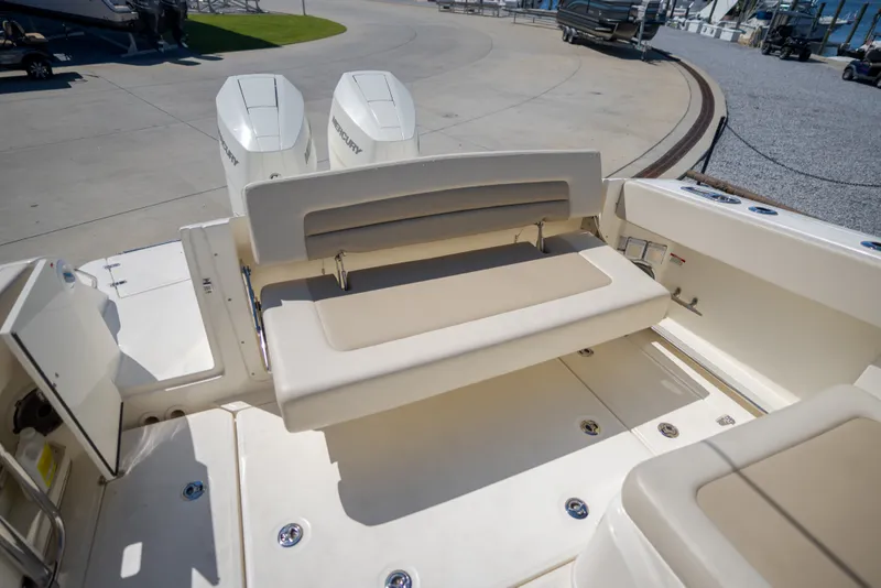 Slide: The Image of Boston Whaler VANTAGE 320 2025 - 25