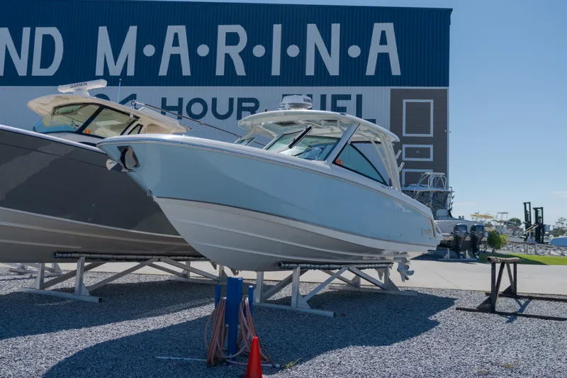 The Image of Boston Whaler VANTAGE 320 2025 - undefined
