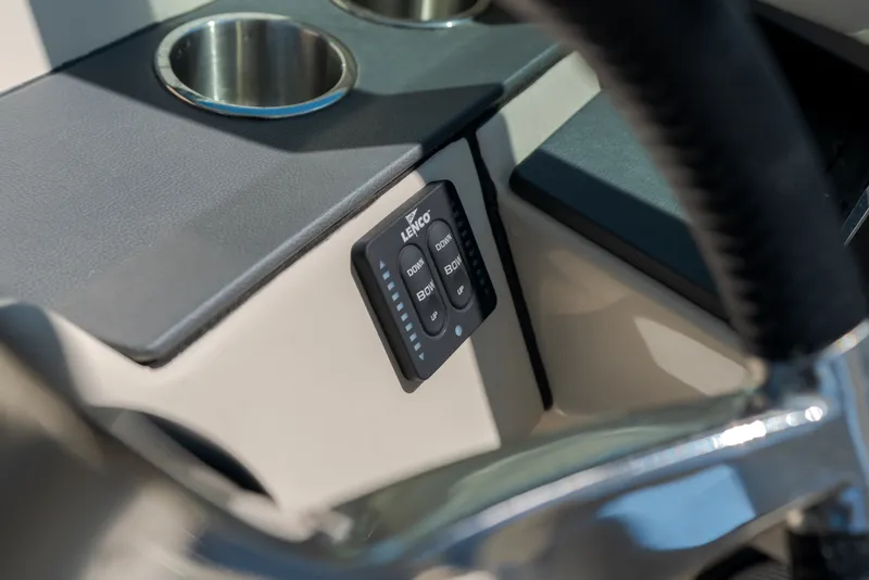 Slide: The Image of Boston Whaler VANTAGE 320 2025 - 14