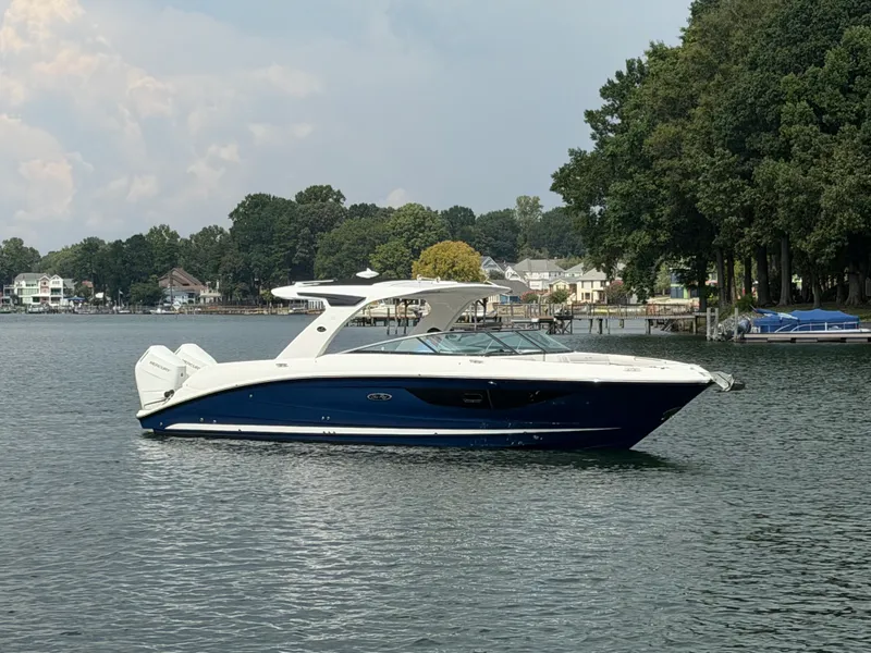 Slide: The Image of Sea Ray SLX 350 Outboard 2025 - 15