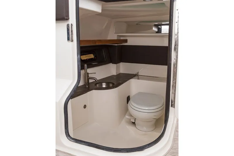 Slide: The Image of Sea Ray SLX 350 Outboard 2025 - 12