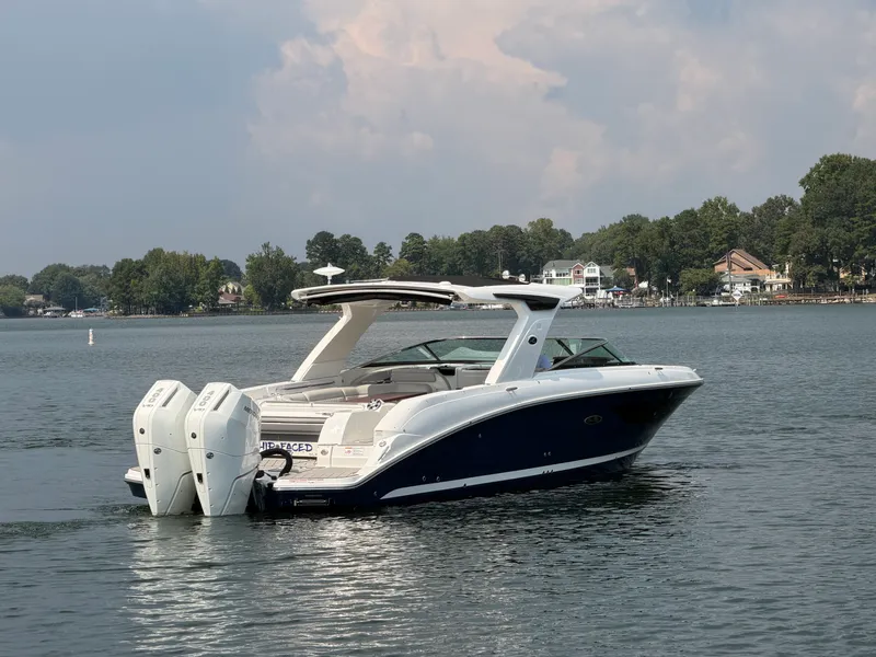 Slide: The Image of Sea Ray SLX 350 Outboard 2025 - 6