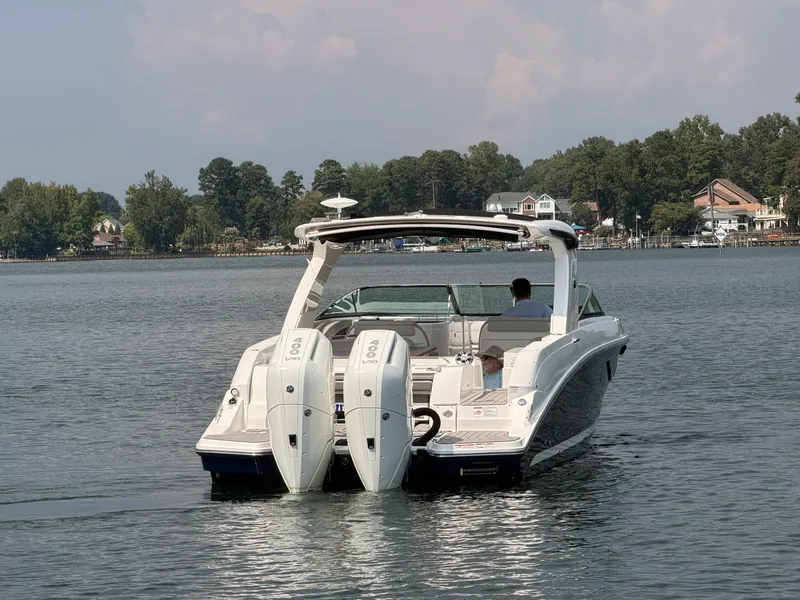 Slide: The Image of Sea Ray SLX 350 Outboard 2025 - 7