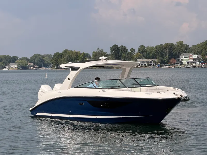 Slide: The Image of Sea Ray SLX 350 Outboard 2025 - 1