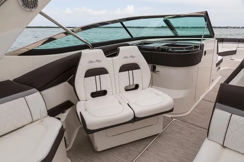 Slide: The Image of Sea Ray SLX 350 Outboard 2025 - 10