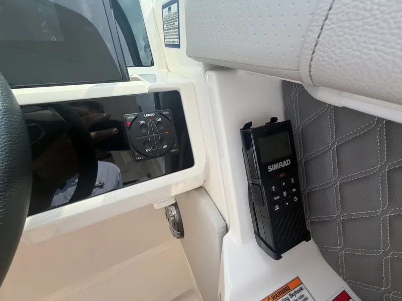 Slide: The Image of Sea Ray SLX 350 Outboard 2025 - 21