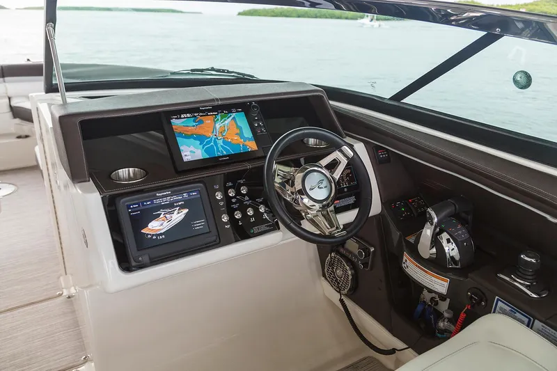 Slide: The Image of Sea Ray SLX 350 Outboard 2025 - 9