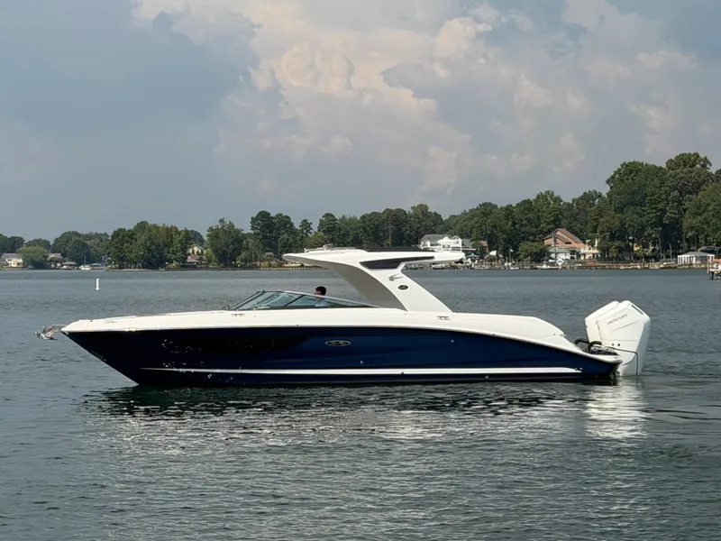 The Image of Sea Ray SLX 350 Outboard 2025 - 0