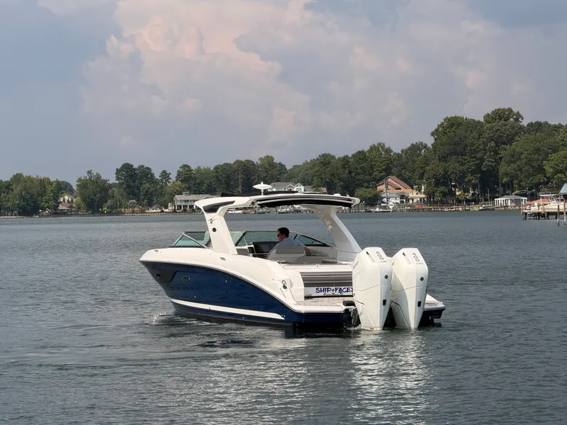 Slide: The Image of Sea Ray SLX 350 Outboard 2025 - 9
