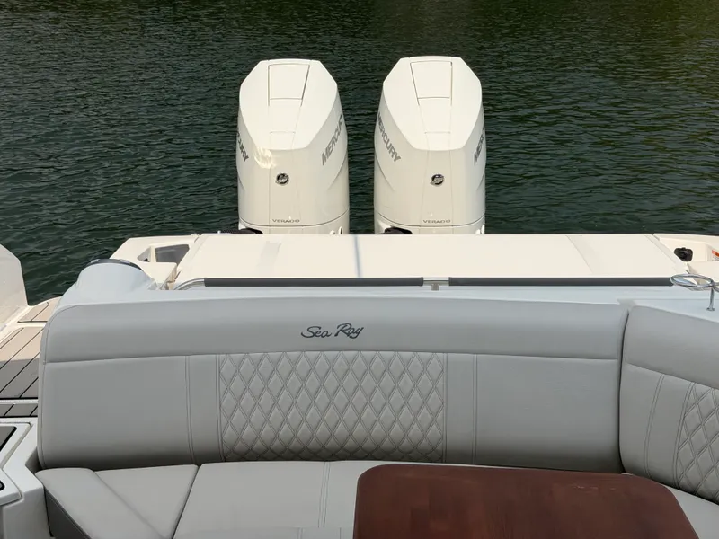 Slide: The Image of Sea Ray SLX 350 Outboard 2025 - 25