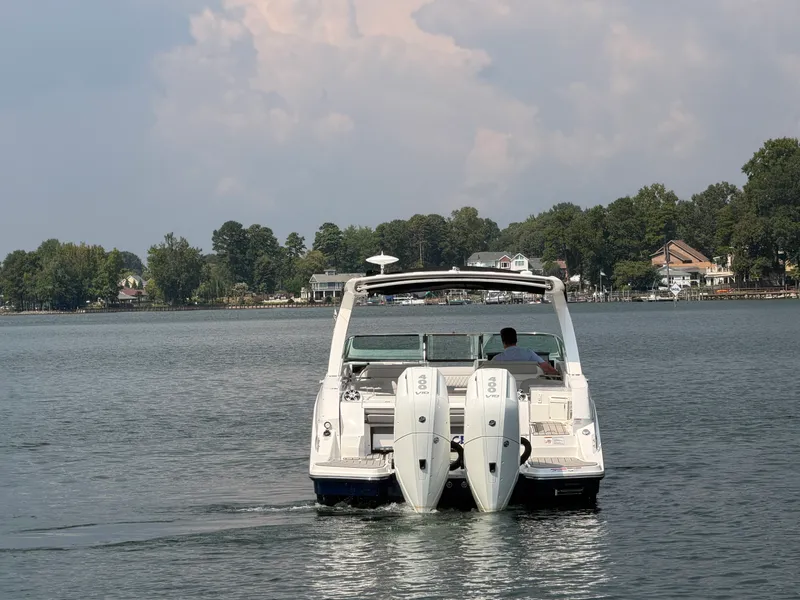 Slide: The Image of Sea Ray SLX 350 Outboard 2025 - 8