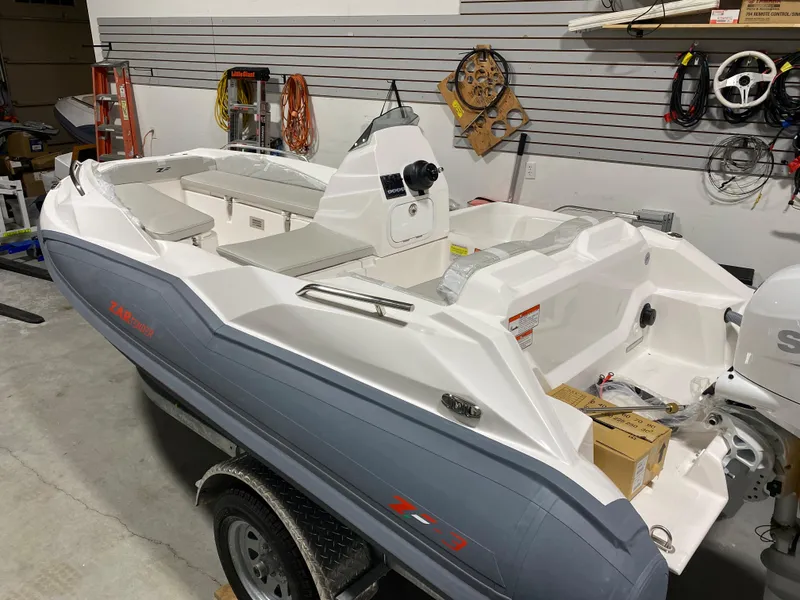 Slide: The Image of image does not reflect this boat's special colors - 6