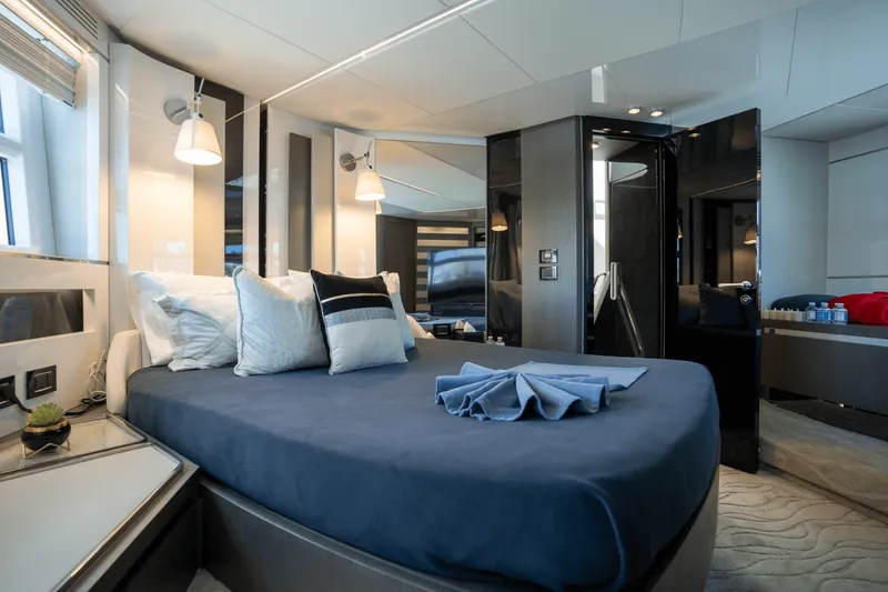 Slide: The Image of Azimut S7 2019 - 22