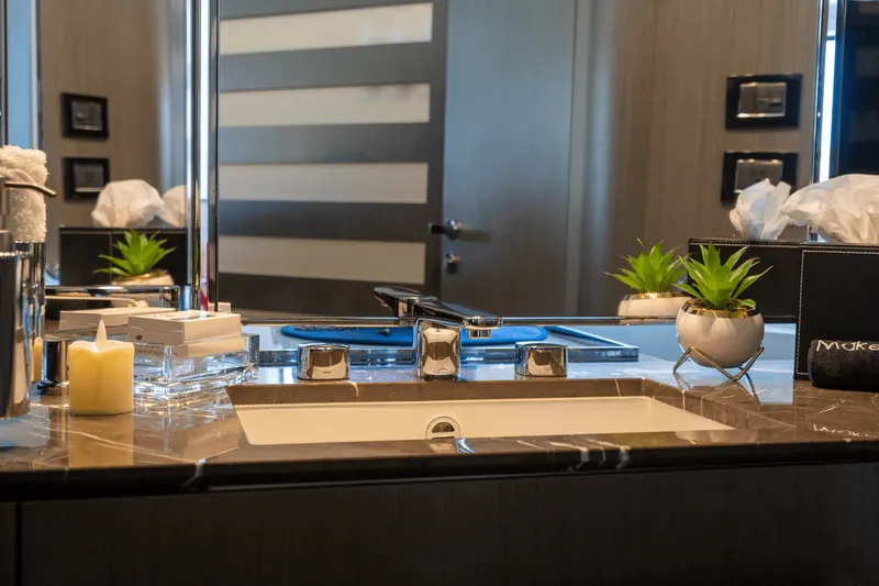 Slide: The Image of Azimut S7 2019 - 25