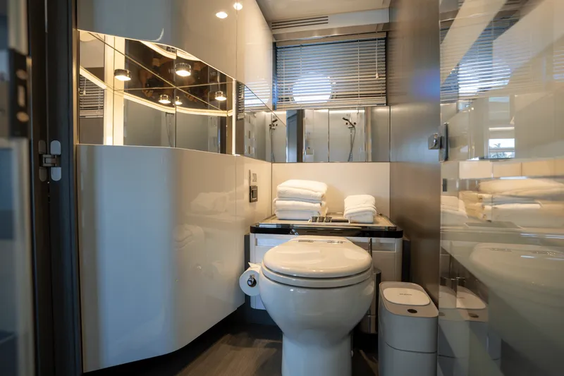 Slide: The Image of Azimut S7 2019 - 36