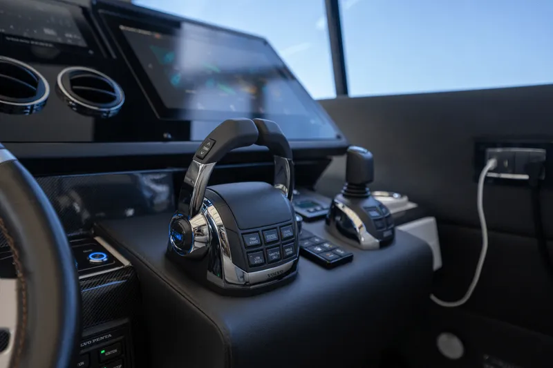 Slide: The Image of Azimut S7 2019 - 40