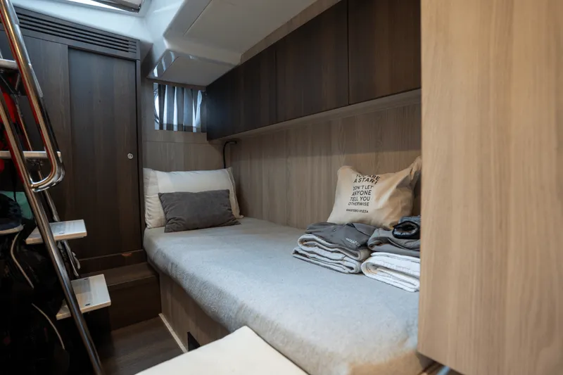 Slide: The Image of Azimut S7 2019 - 72