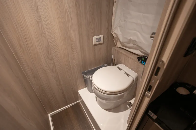 Slide: The Image of Azimut S7 2019 - 73