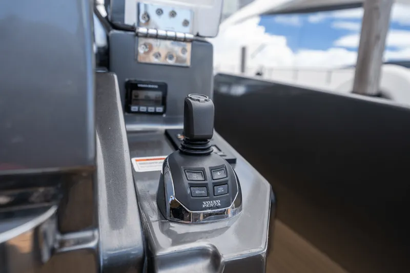 Slide: The Image of Azimut S7 2019 - 78