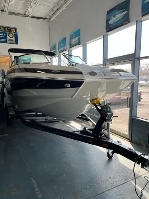 The Image of Crownline Boats E235 2023 - 0