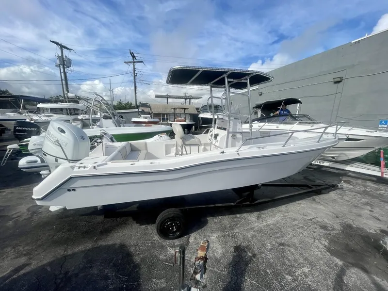 Slide: The Image of 2022 Wellcraft 220CC center console boat in a marina. - 18