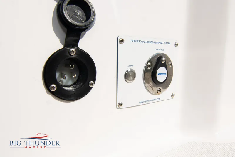 Slide: The Image of Fountain 32 NX 2022 boat, Reverso outboard flushing system. - 9