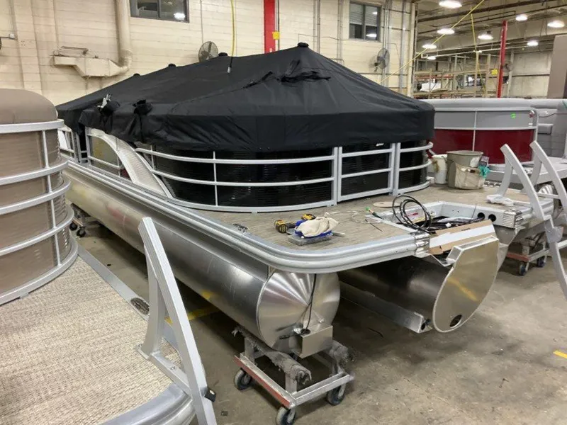 Slide: The Image of 2023 Bennington 23 LSR pontoon boat in a factory setting. - 19