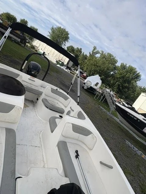 Slide: The Image of Bayliner E16 2016 - 4