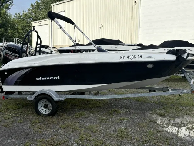 Slide: The Image of Bayliner E16 2016 - 1