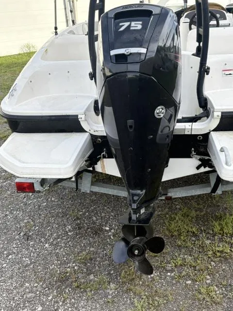Slide: The Image of Bayliner E16 2016 - 2