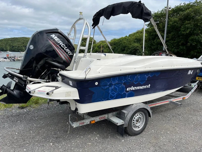The Image of Bayliner M16 2016 - 0