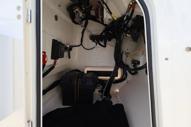 Slide: The Image of Boston Whaler 170 Montauk 2026 - 10