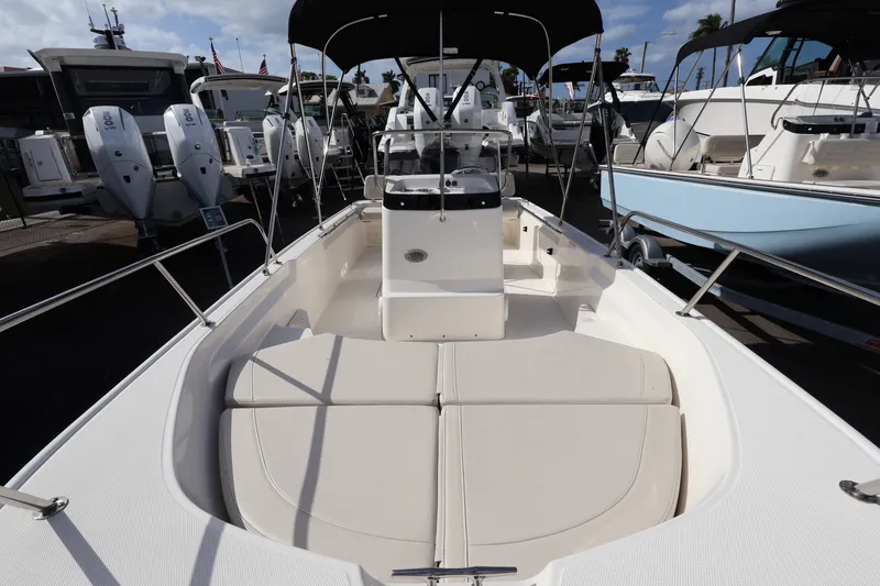 Slide: The Image of Boston Whaler 170 Montauk 2026 - 12