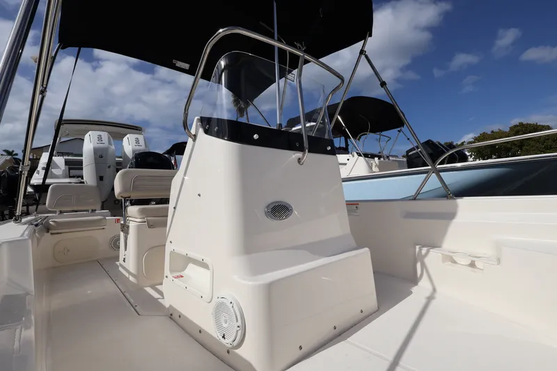 Slide: The Image of Boston Whaler 170 Montauk 2026 - 13