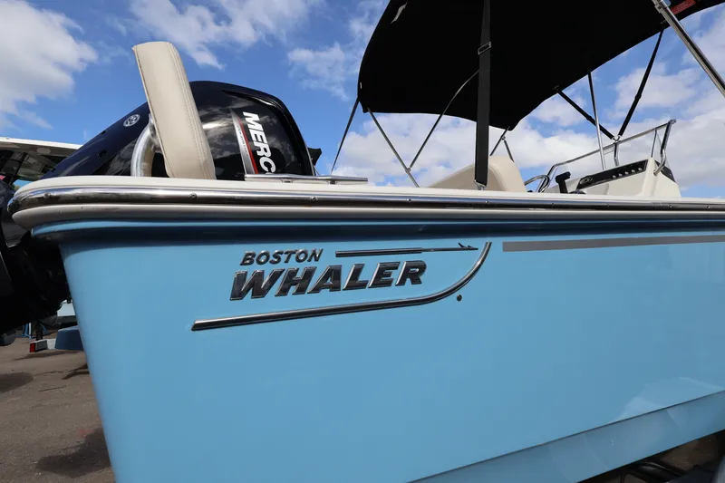Slide: The Image of Boston Whaler 170 Montauk 2026 - 15