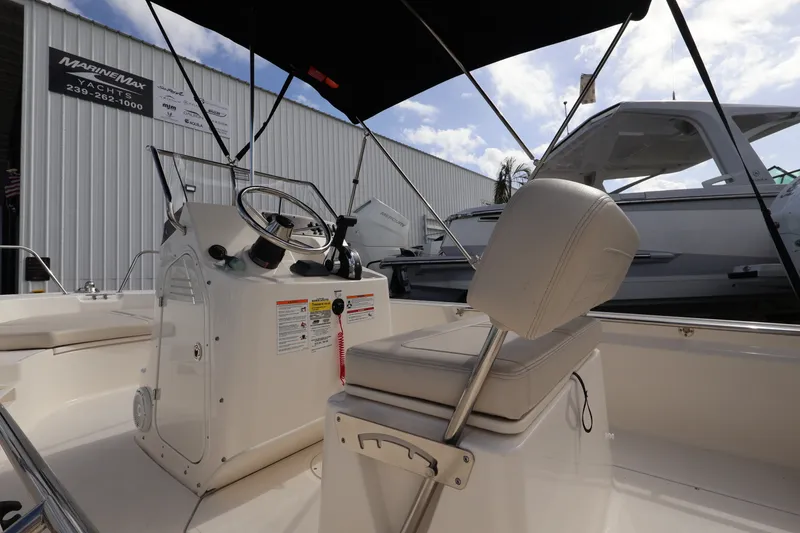 Slide: The Image of Boston Whaler 170 Montauk 2026 - 5