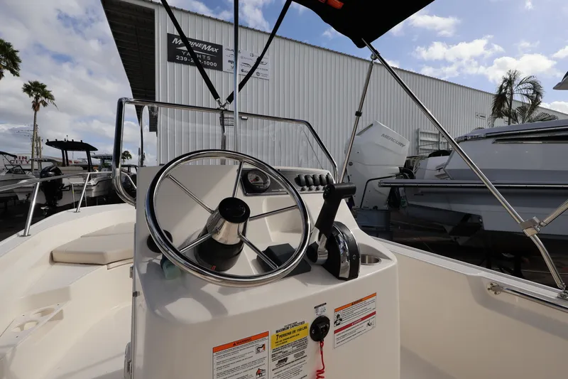 Slide: The Image of Boston Whaler 170 Montauk 2026 - 6