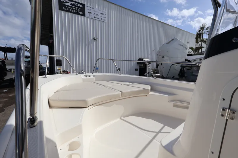 Slide: The Image of Boston Whaler 170 Montauk 2026 - 7