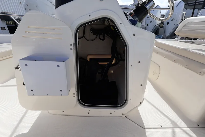 Slide: The Image of Boston Whaler 170 Montauk 2026 - 9