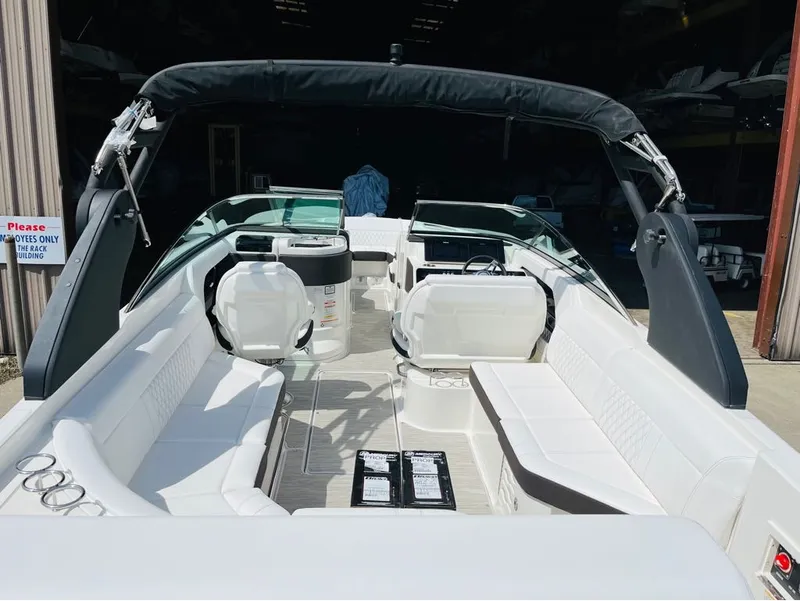 Slide: The Image of Sea Ray 280 SLX 2023 - 8